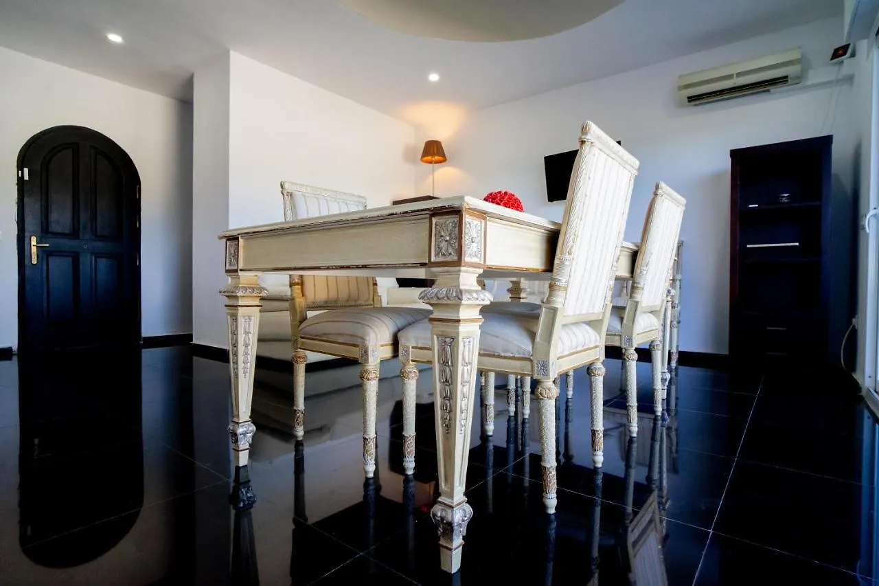 Pequena Villa Samisol Marbella Spain